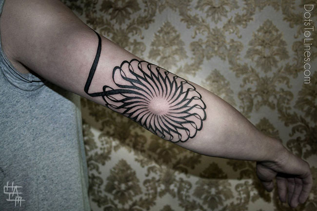 tatouage-dotwork-geometrique-Chaim-Machlev-(6)